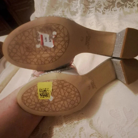 Jewels Badgley Mischka Harlyn Block Heeled Mules with Crystal Vamp - Picture 6 of 8